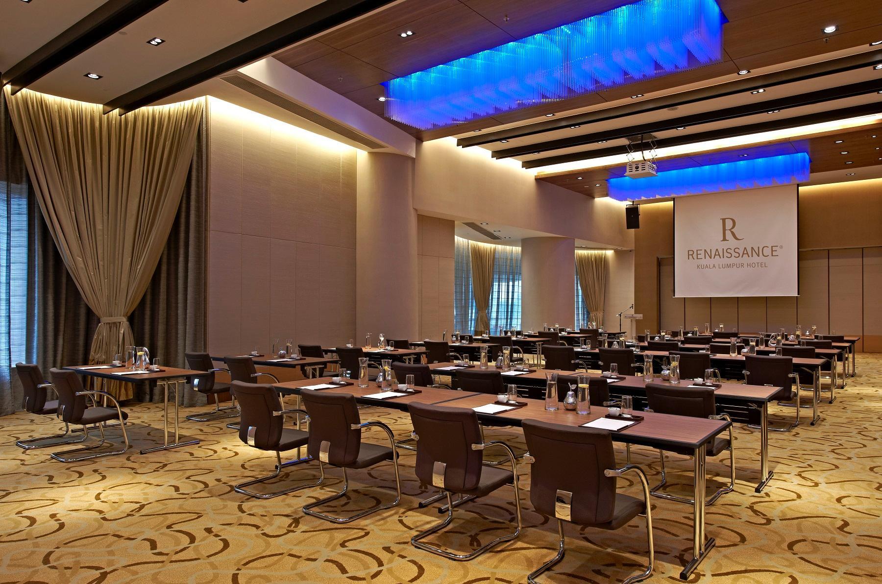Renaissance Hotel 5*