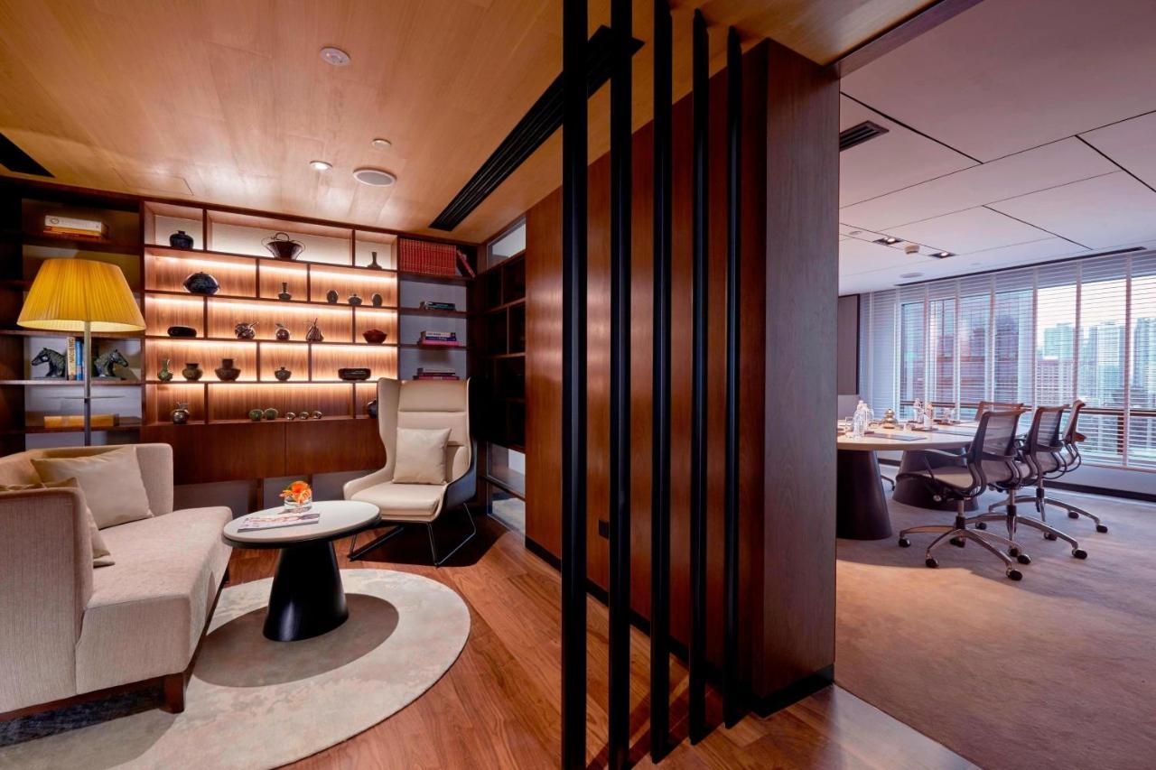 Renaissance Hotel 5*