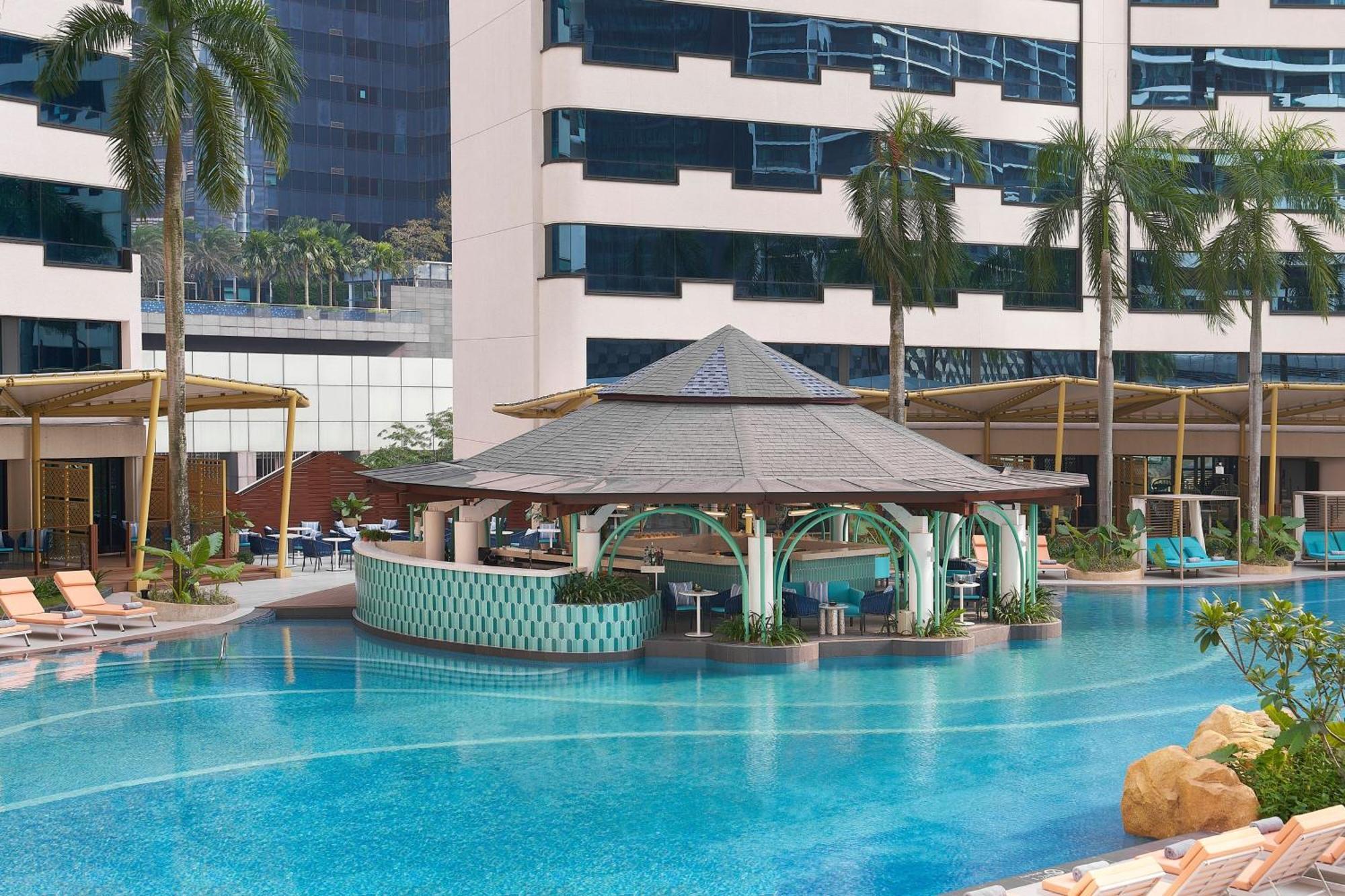 Renaissance Hotel 5*